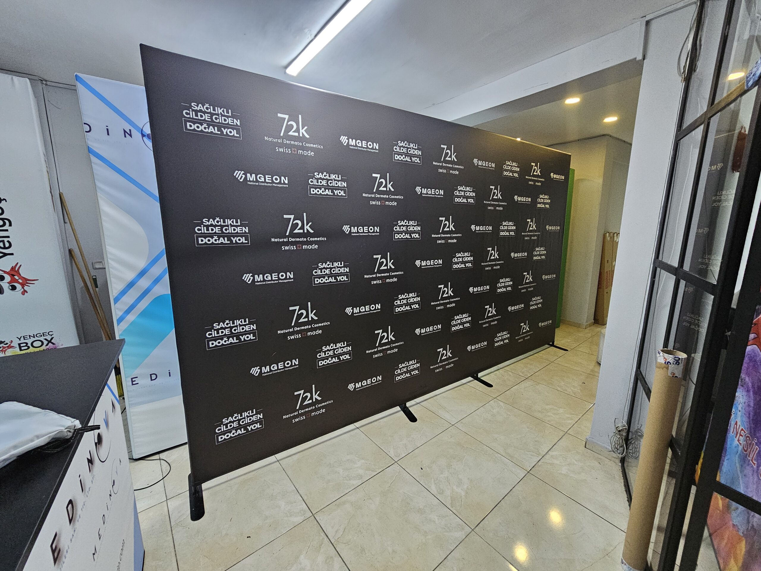 Düz Yengeç Stand İstediğiniz Ebatta Üretilir | X Banner, Kumaş
